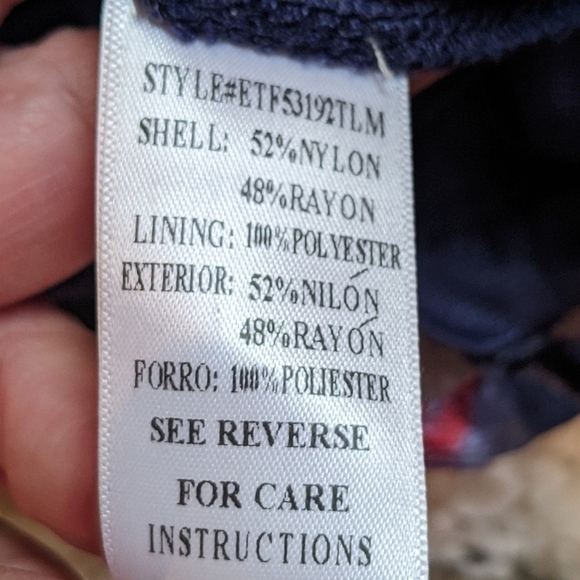 EN Creme Cold Shoulder Top With Velvet Flowers - Picture 3 of 9